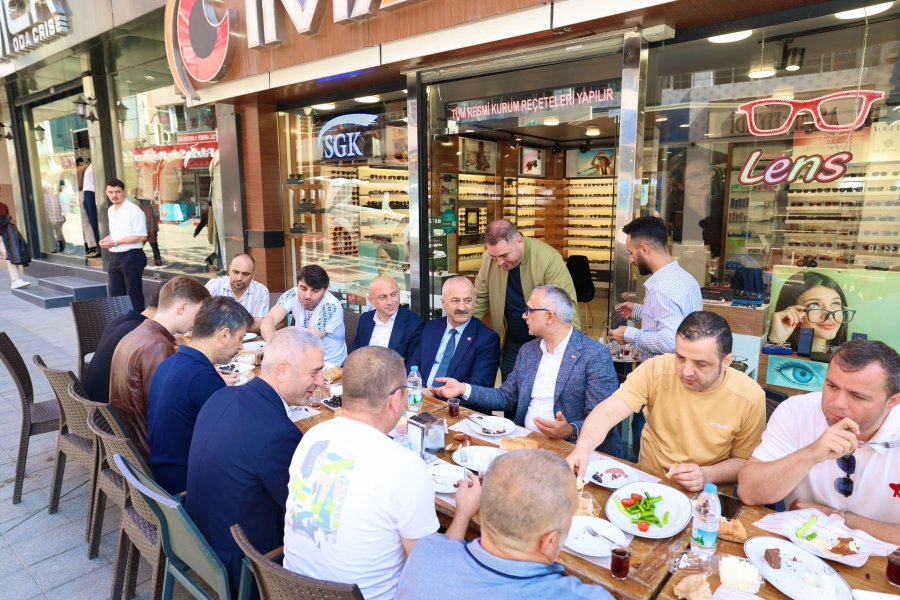 Başkan Büyükgöz, Eskiçarşı Esnafıyla Kahvaltıda Buluştu
