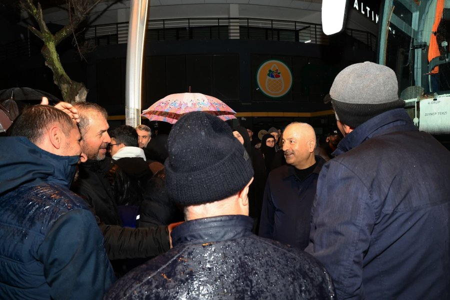 Başkan Büyükgöz umre yolcularını uğurladı 