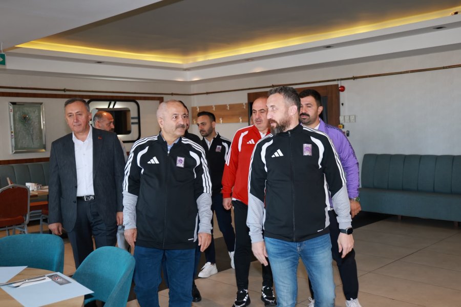 Başkan Büyükgöz Gebzespor'un Bolu Kampında