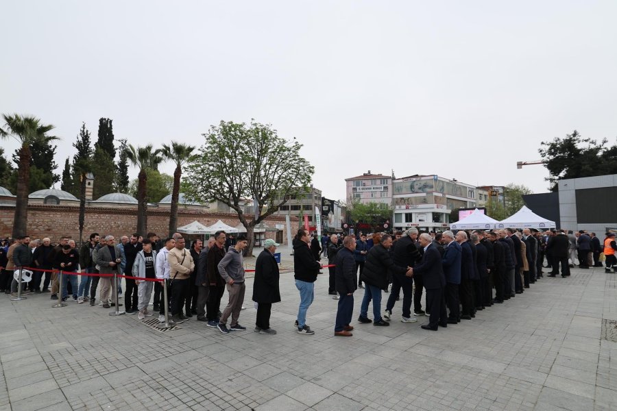 Gebzeliler meydanda bayramlaştı