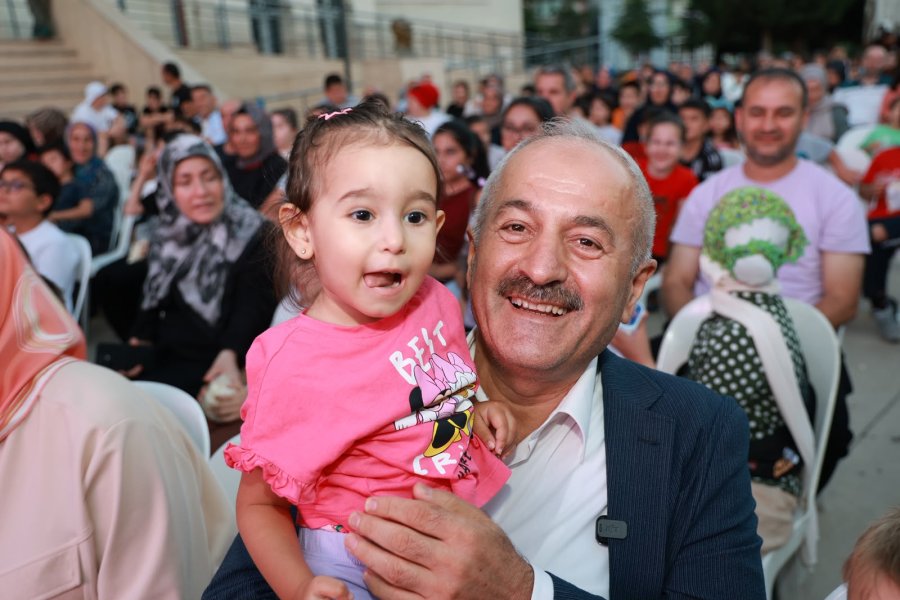 Mahallemde Sinema Var Başladı