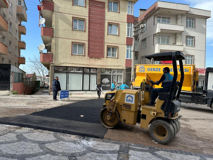 GEBZE BELEDİYESİ ASFALT YAMA ÇALIŞMALARINA DEVAM EDİYOR