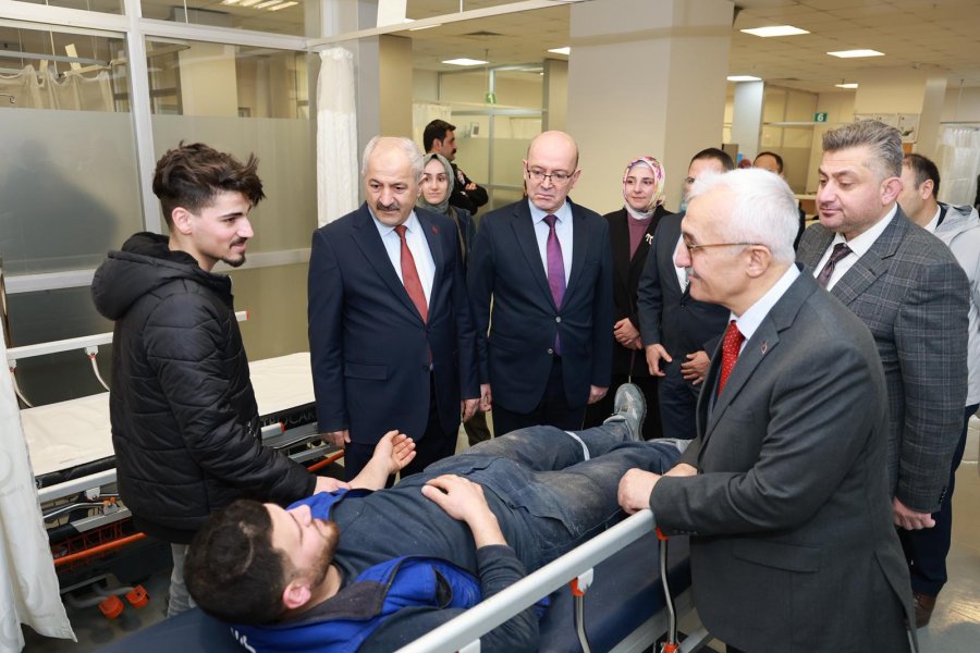 Başkan Büyükgöz, Bayram Öncesi Kamu Personelini Ziyaret Etti