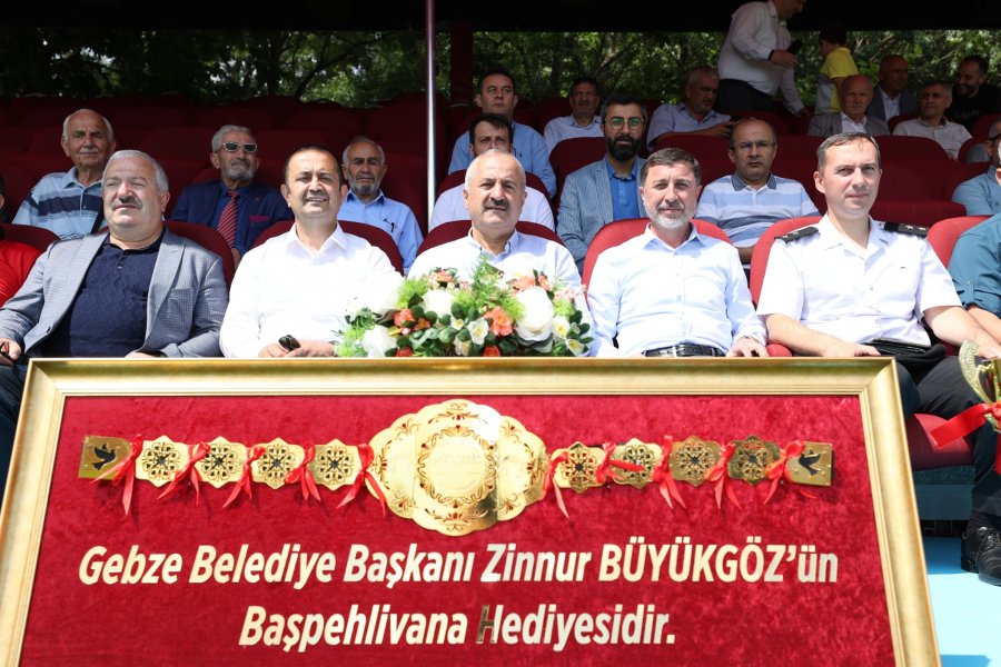 Tarihi Hünkar Çayırı Yağlı Güreşlerinde  Altın Kemer Ali Gürbüz’ün