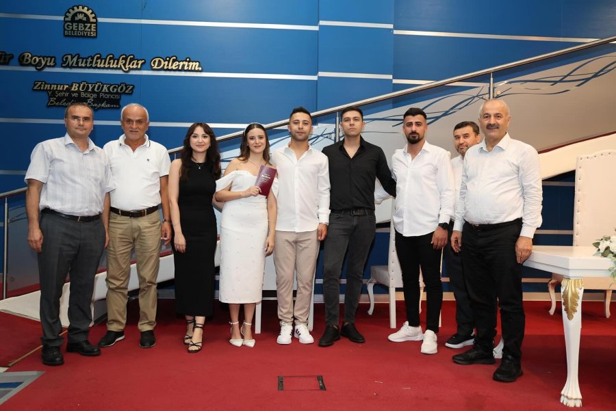 Başkan Büyükgöz Mutlu Günlerinde  Hemşerilerinin Yanında