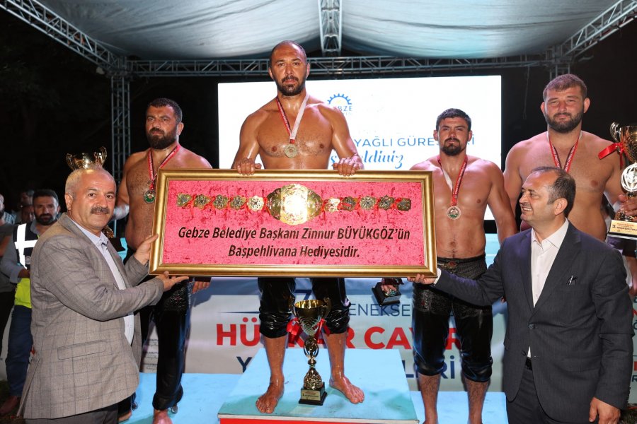 Tarihi Hünkar Çayırı Yağlı Güreşlerinde  Altın Kemer Ali Gürbüz’ün