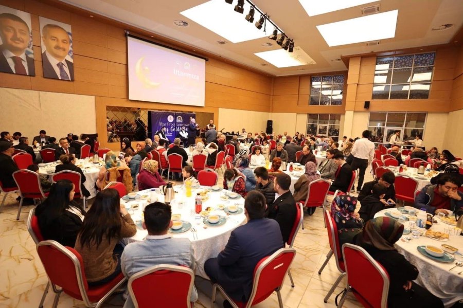 Kaymakam Özyiğit ve Başkan Büyükgöz  Depremzedeleri İftarda Ağırladı 