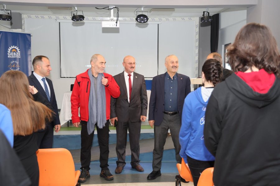 Ahmet Sula’dan Gebzeli Gençlere “Şuurlu Gençlik” Semineri