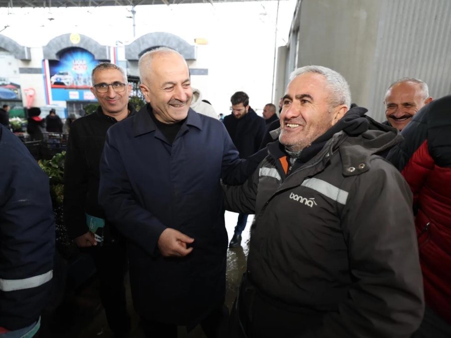 Başkan Adayı Büyükgöz’den Tatlıkuyu’da Pazar Turu