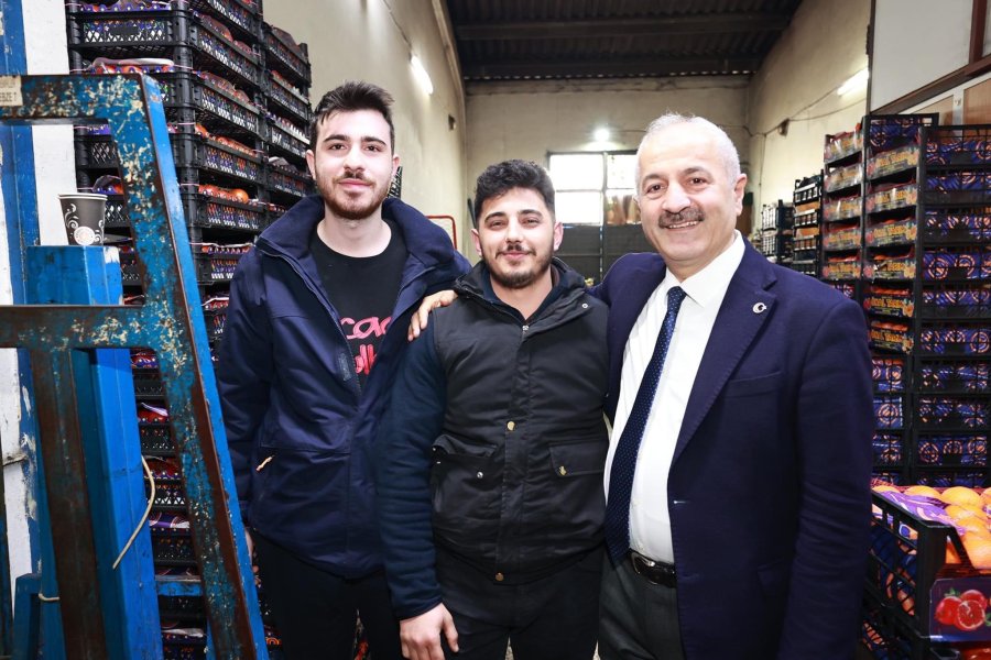 Başkan Büyükgöz Hal Esnafına Konuk Oldu