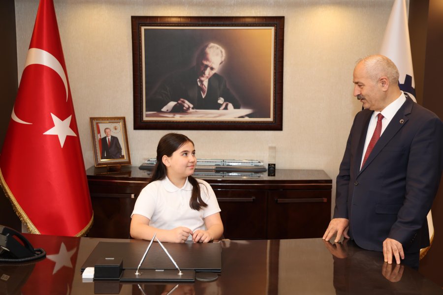 Başkan Büyükgöz koltuğu   Kübra Sultan’a devretti