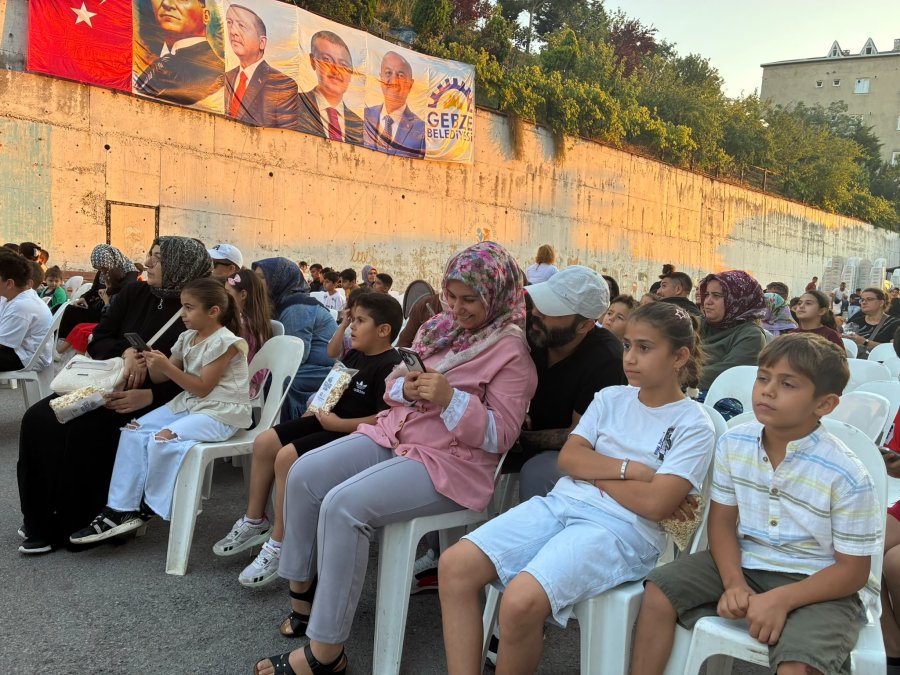Mahallemde Sinema Var Tam Gaz Devam Ediyor