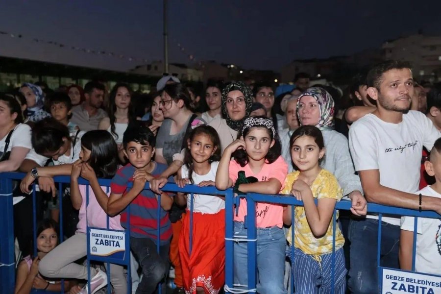 Binlerce Gebzeli Ekin Uzunlar Konserinde Buluştu