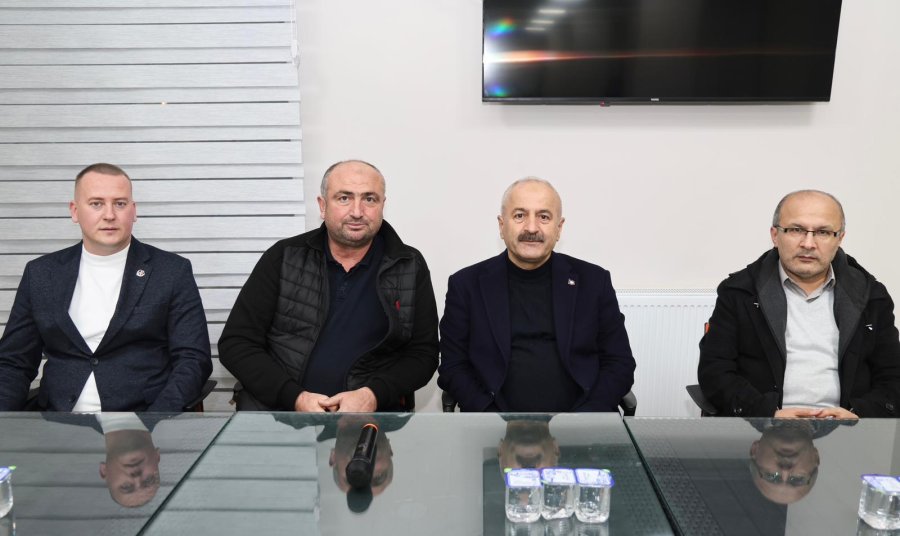 Başkan Büyükgöz Beylikbağısporun Genç Futbolcularıyla Buluştu