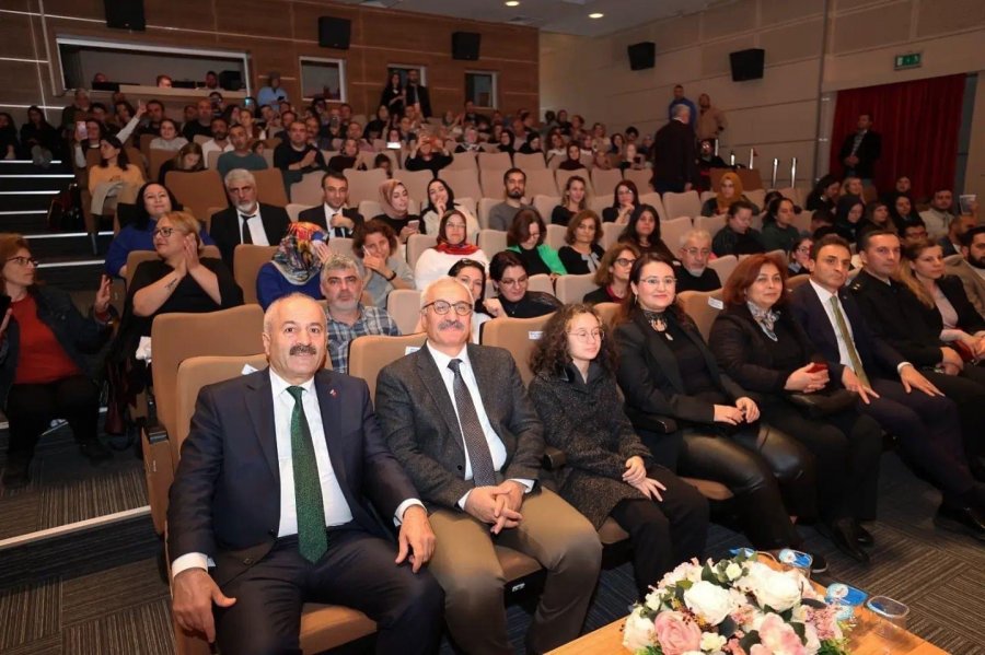 Orhan Hakalmaz türkülerini  Gebzeli Öğretmenlere Söyledi