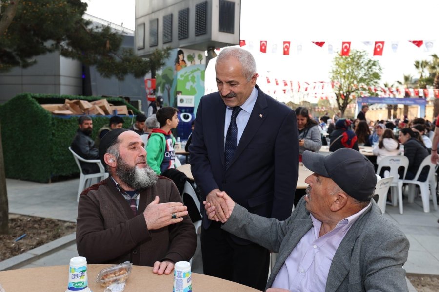 Gebze’de On Binleri Buluşturan İftar Programı