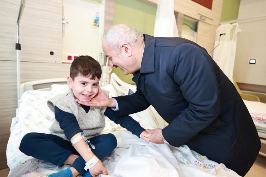  Cumhur İttifakı Adayı Büyükgöz’den Hastalara Moral Ziyaretleri 