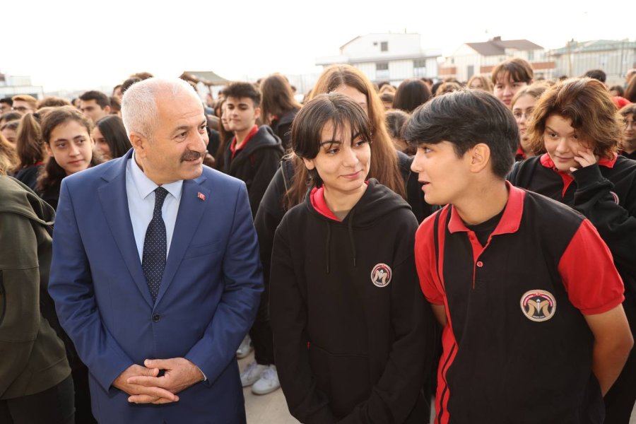 Kaymakam Özyiğit ve Başkan Büyükgöz Bayrak Töreninde