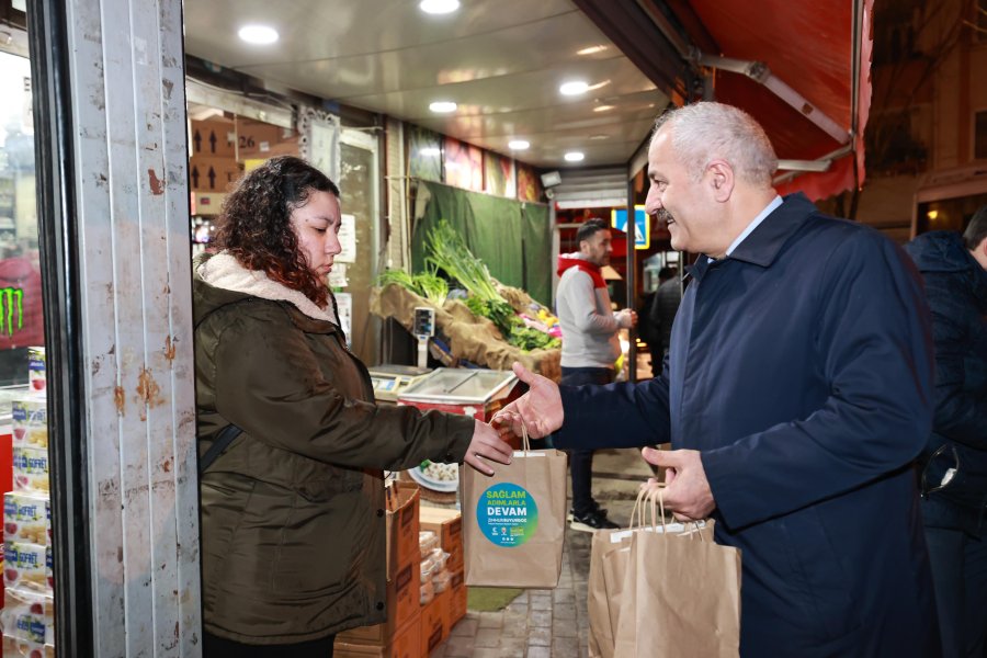 Cumhur İttifakı Adayı Büyükgöz’den İşe Giden Vatandaşlara İkram