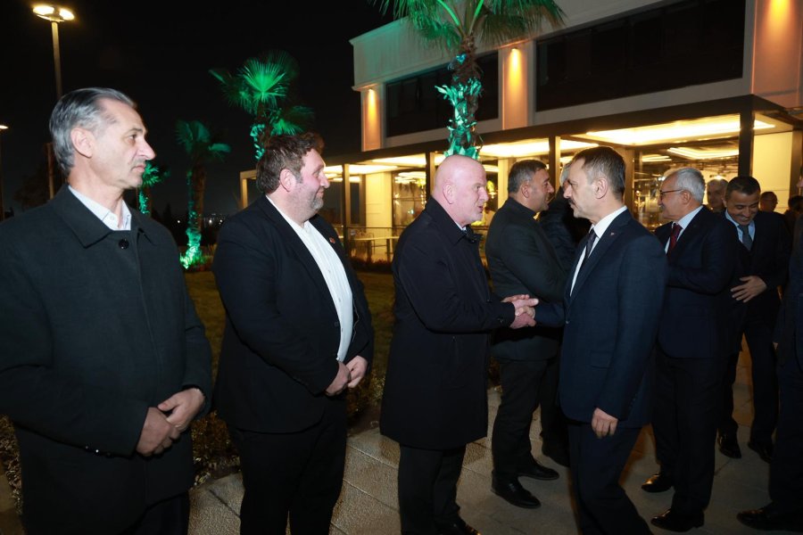 GEBZE BELEDİYE BAŞKANI ZİNNUR BÜYÜKGÖZ YENİ AÇILAN BEYLİKBAĞI GÜZİDEDE İLÇE PROTOKOLÜNÜ AĞIRLADI