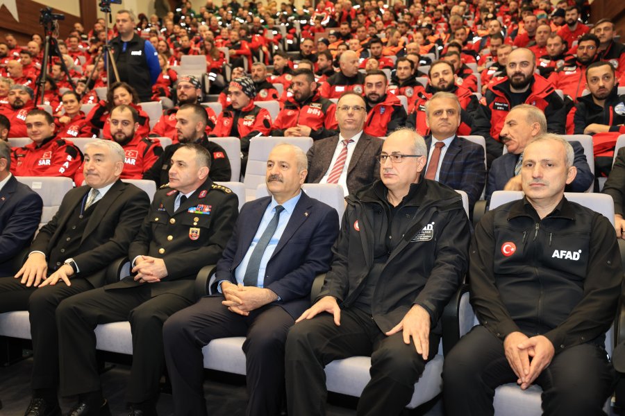 Gebze’nin kahramanları GEAK ekibine  AFAD Sertifikası ve Arma Takdimi