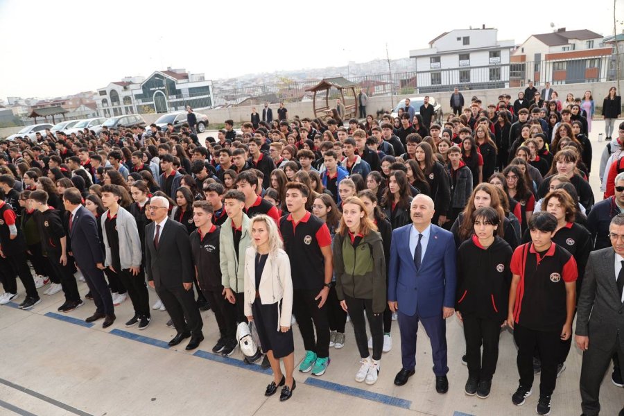 Kaymakam Özyiğit ve Başkan Büyükgöz Bayrak Töreninde