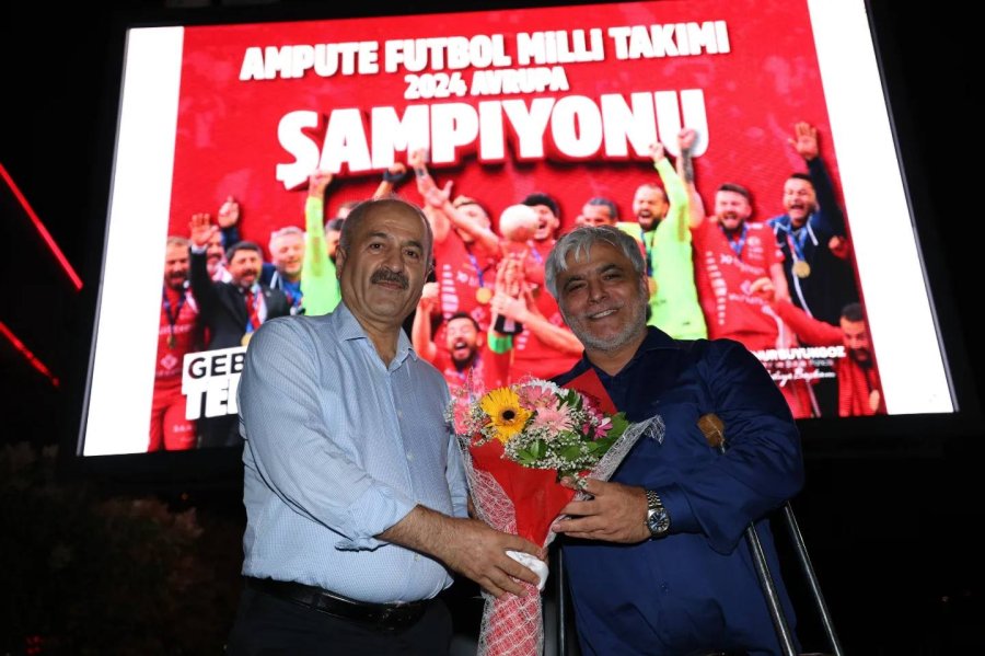 Gebze Meydanda Milli Takım Coşkusu