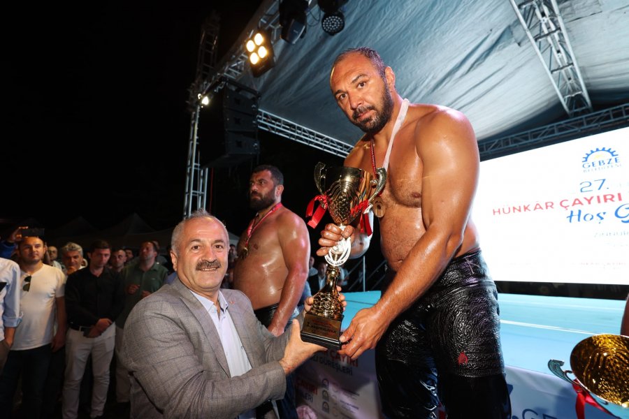 Tarihi Hünkar Çayırı Yağlı Güreşlerinde  Altın Kemer Ali Gürbüz’ün