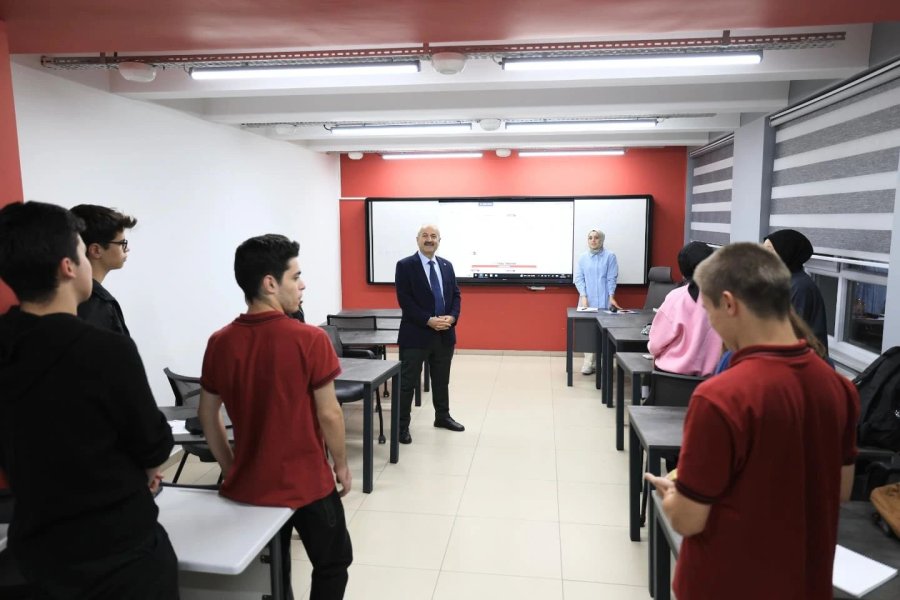 Büyükgöz’den ‘güzide’  gençlere tatlı sürpriz   