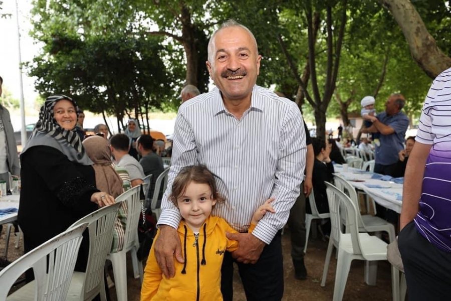 Başkan Büyükgöz mesai arkadaşlarını piknikte ağırladı