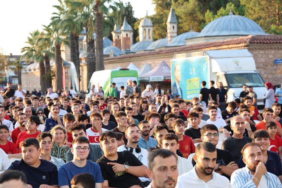 Gebze Kent Meydanı’nda Milli Maç Coşkusu