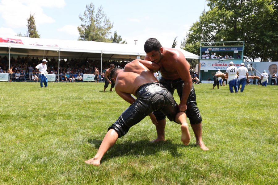 Tarihi Hünkar Çayırı Yağlı Güreşlerinde  Altın Kemer Ali Gürbüz’ün