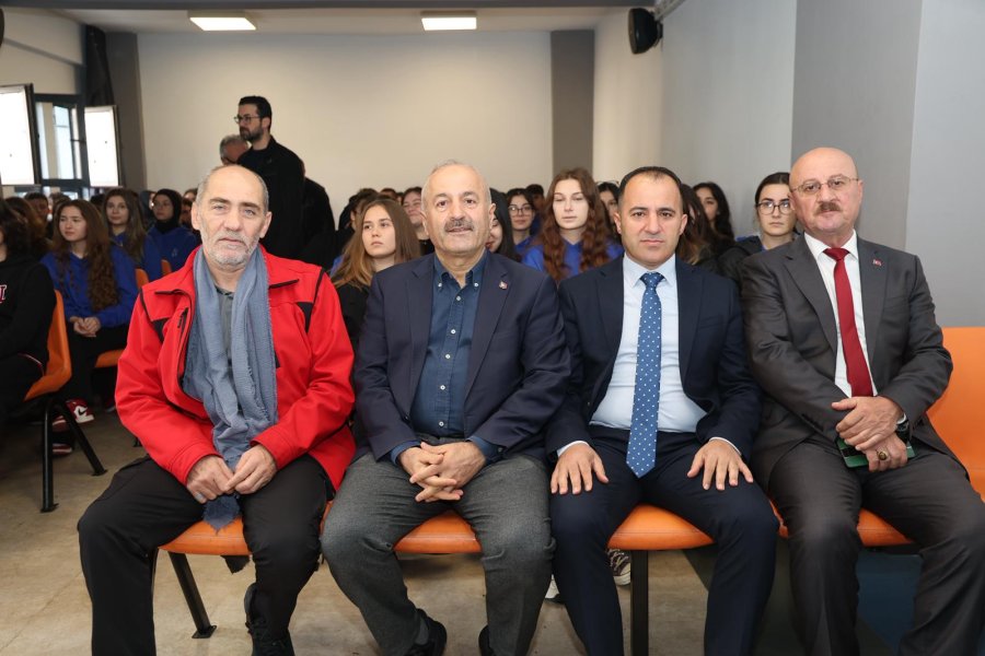 Ahmet Sula’dan Gebzeli Gençlere “Şuurlu Gençlik” Semineri