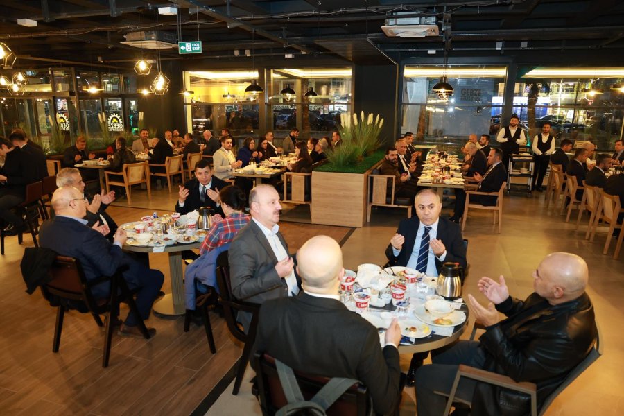 GEBZE BELEDİYE BAŞKANI ZİNNUR BÜYÜKGÖZ YENİ AÇILAN BEYLİKBAĞI GÜZİDEDE İLÇE PROTOKOLÜNÜ AĞIRLADI