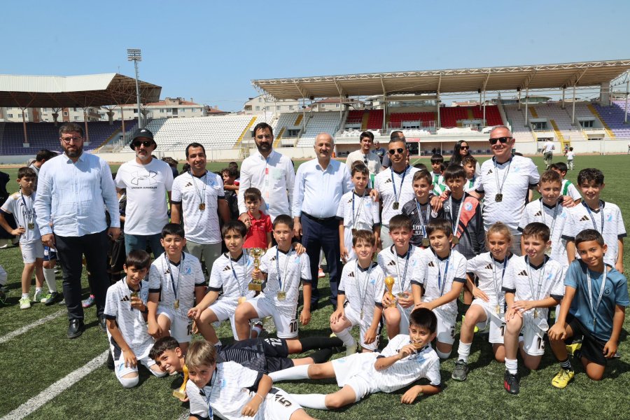 Başkan Büyükgöz Minik Sporcuları Yalnız Bırakmadı