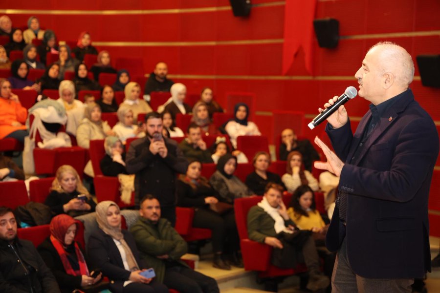 Sadık Yalsızuçanlar, Gebze Okur’da Okurlarıyla Buluştu   