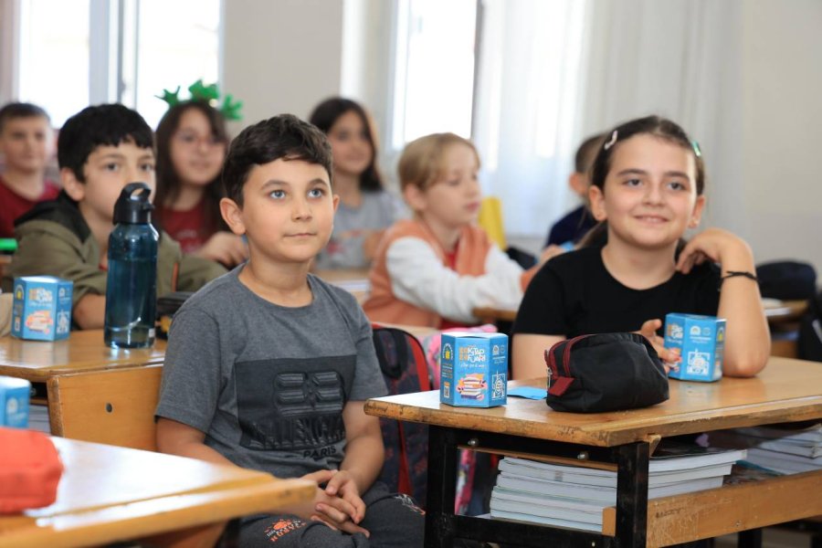 Başkan Büyükgöz’den Gebzeli Çocuklara Hediye Kumbaralar