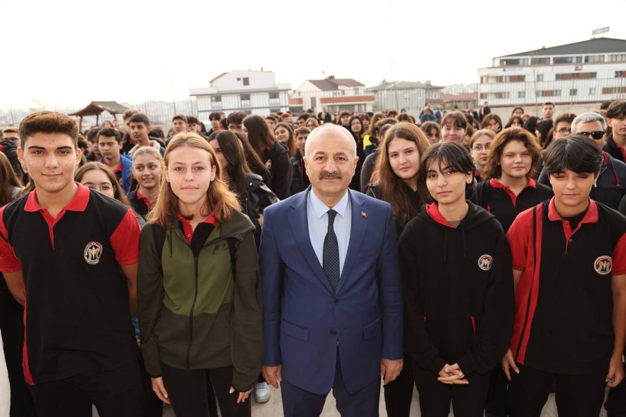 Kaymakam Özyiğit ve Başkan Büyükgöz Bayrak Töreninde