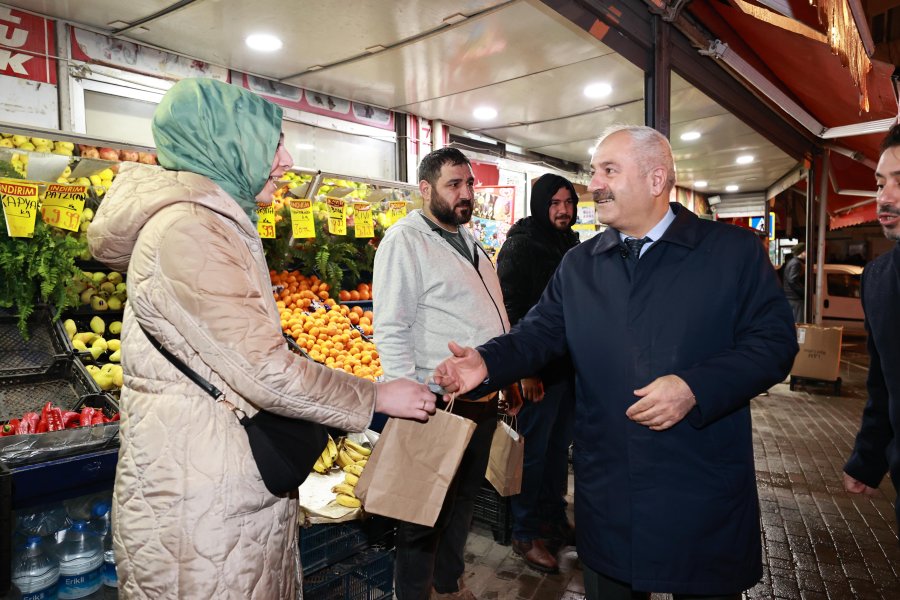 Cumhur İttifakı Adayı Büyükgöz’den İşe Giden Vatandaşlara İkram