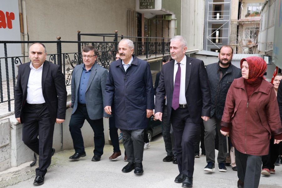 Beş Başkan Şehit Numan Dede Caddesi Esnafıyla Buluştu