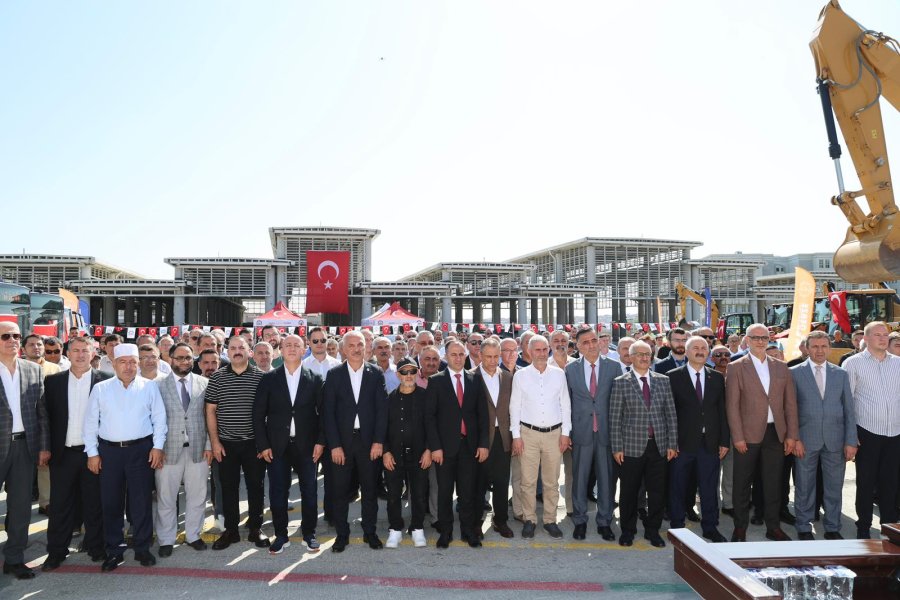 Gebze Belediyesi 32 Yeni Aracı Törenle Hizmete Aldı