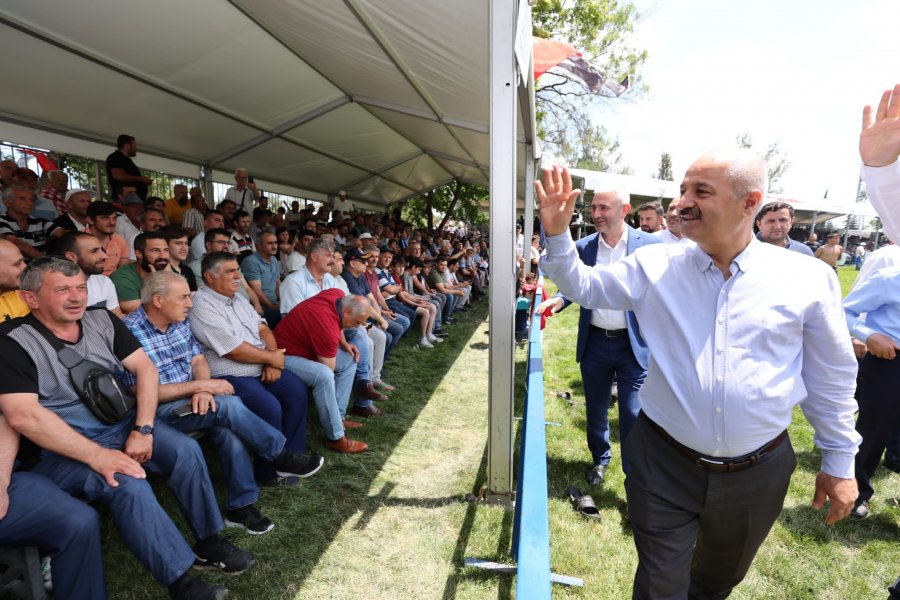 Tarihi Hünkar Çayırı Yağlı Güreşlerinde  Altın Kemer Ali Gürbüz’ün