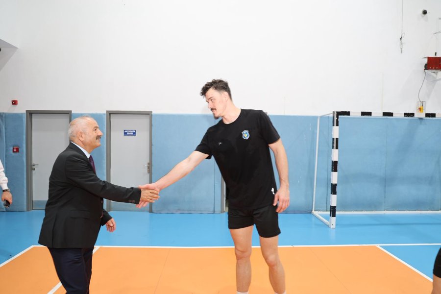 Başkan Büyükgöz, Gebze Belediyesi Voleybol Takımıyla Bir Araya Geldi