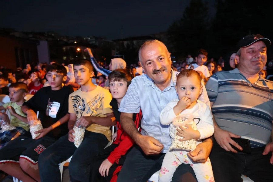 Uluslu Çocukların Sinema Keyfi