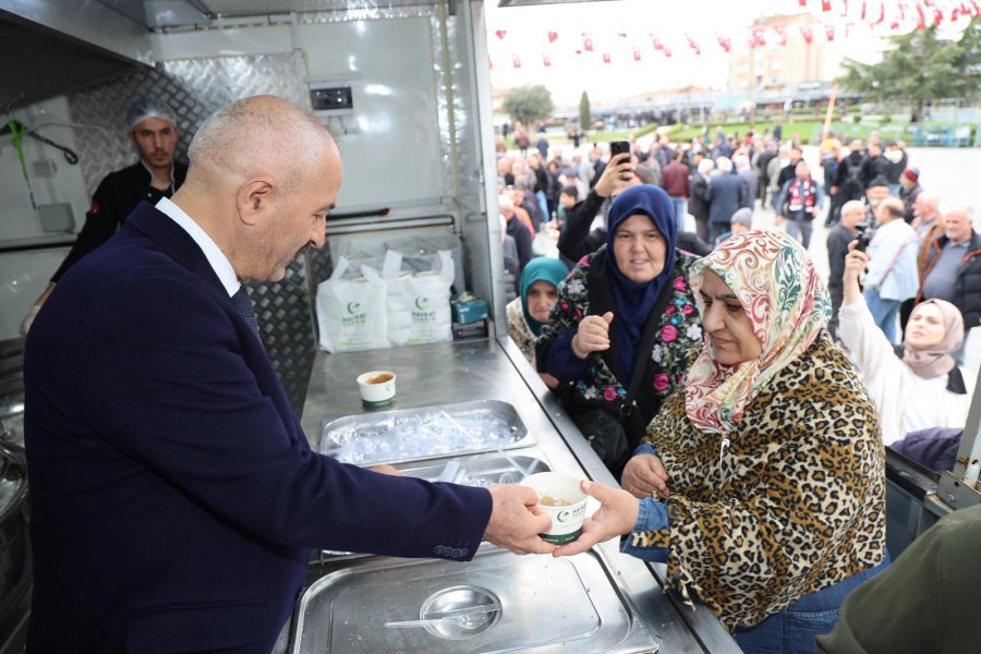 Gebzeden Sudana 10 Tırlık Kardeşlik Köprüsü: İnsani Yardım Konvoyu Dualarla Uğurlandı