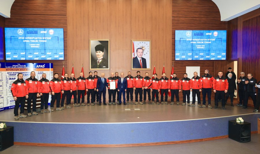 Gebze’nin kahramanları GEAK ekibine  AFAD Sertifikası ve Arma Takdimi