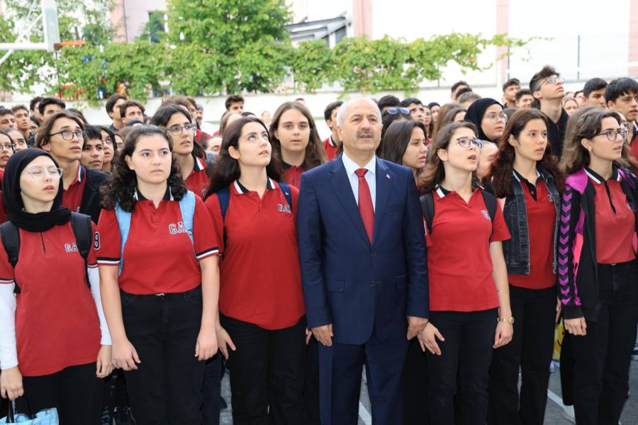 Kaymakam Özyiğit ve Başkan Büyükgöz Bayrak Töreninde