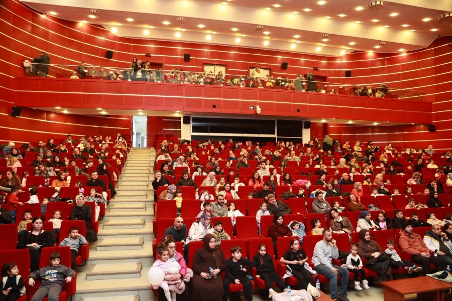 Başkan Büyükgöz’den Minik Sinemaseverlere Sürpriz