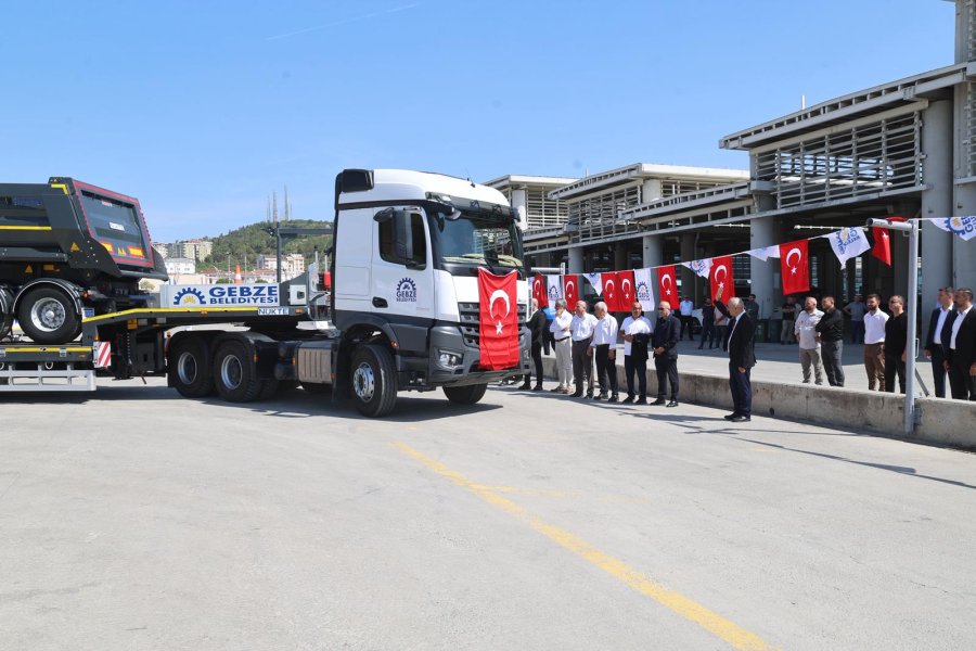 Gebze Belediyesi 32 Yeni Aracı Törenle Hizmete Aldı