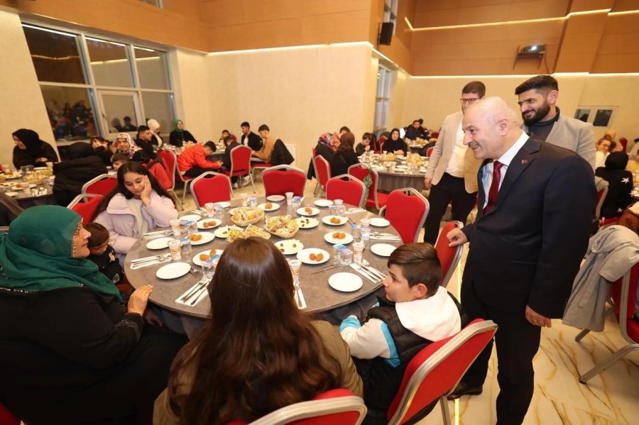 Başkan Büyükgöz yetim ve öksüzleri unutmadı   